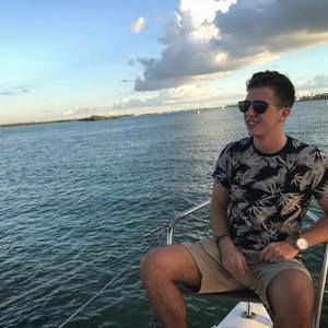 Meet your Posher, Casey